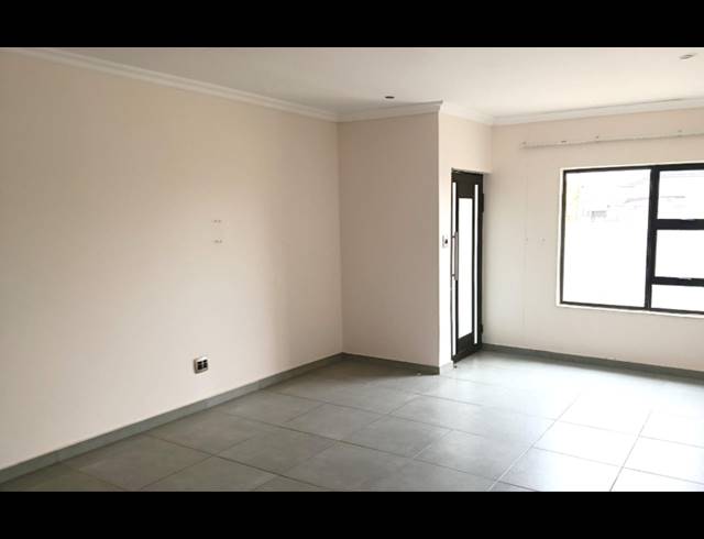 4 BEDROOM HOUSE FOR SALE IN MANDELA VIEW